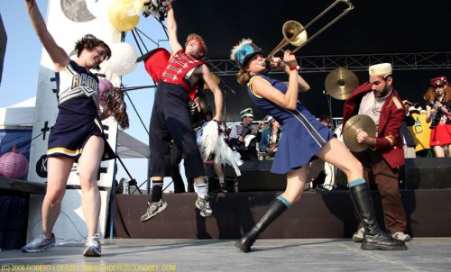 Mucca Pazza at the Hideout Block Party, Chicago, Sept. 2008; photo by undergroundbee.com